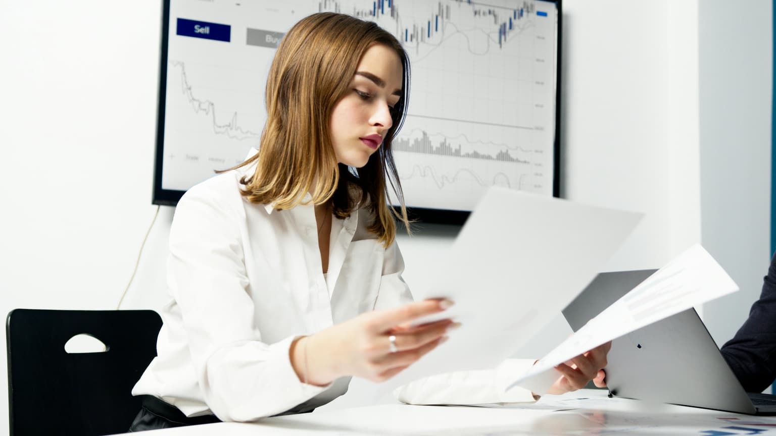 Comparing RAKEZ, IFZA, and DMCC for Trade and Services
