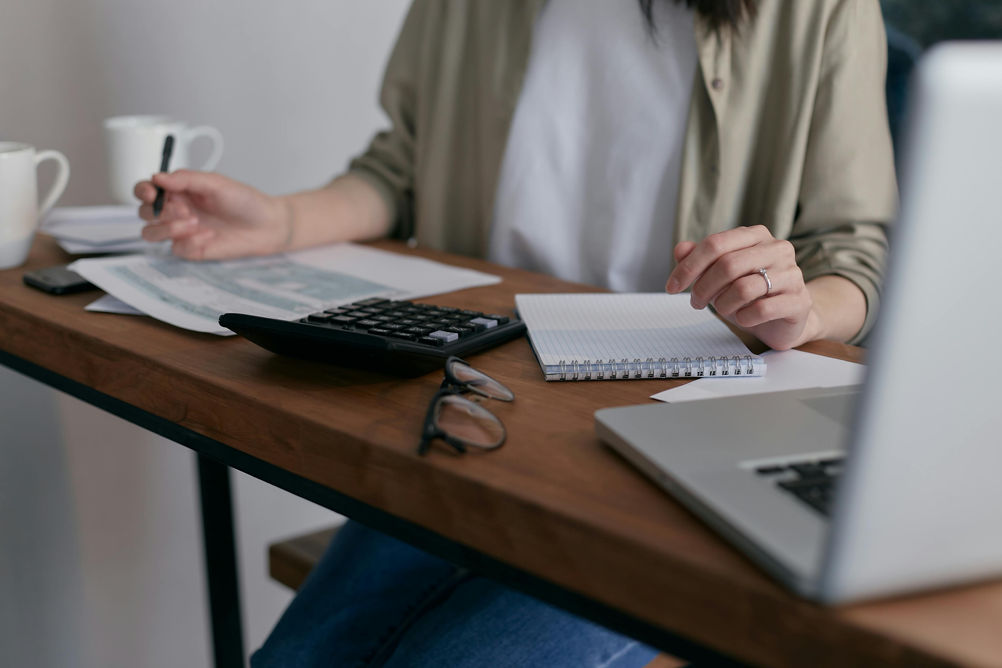 Factoring and Invoice Discounting in the UAE: Bank vs Fintech
