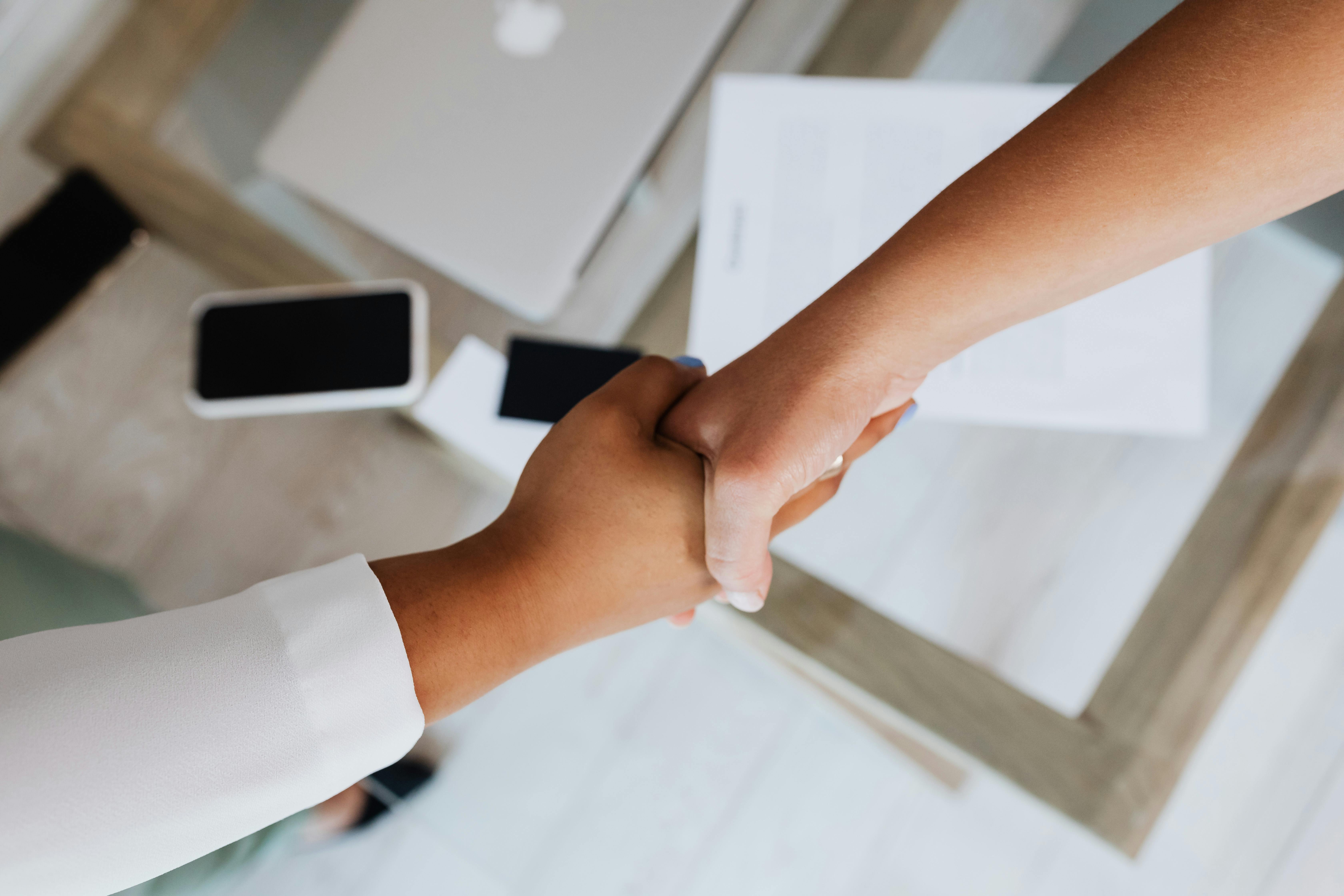 Understanding Personal vs Corporate Guarantees in the UAE